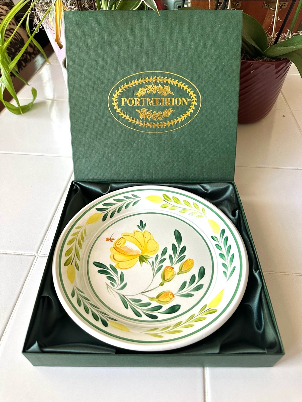Portmeirion Yellow Rose Hand Painted 8” Plate Macy’s England Signed w/ Box - Picture 2 of 9